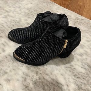 Joan Boyce sparkle black booties size 9W